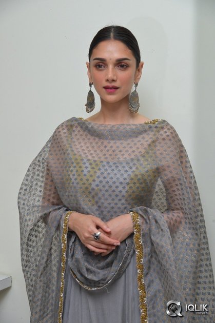 Aditi-Rao-Hydari-at-Cheliyaa-Movie-Promotions